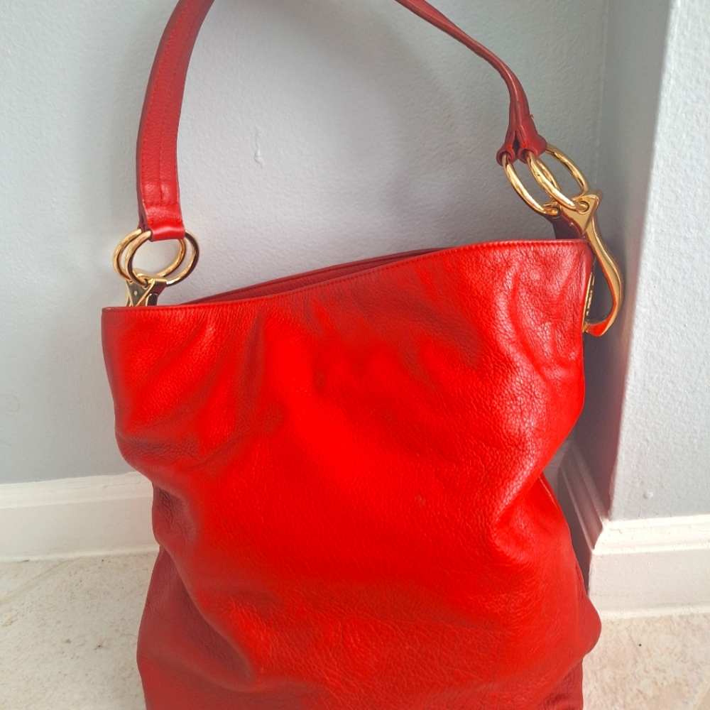 Bucket handbag